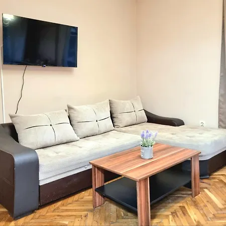 Nicky's - With Private Parking In Center Apartment