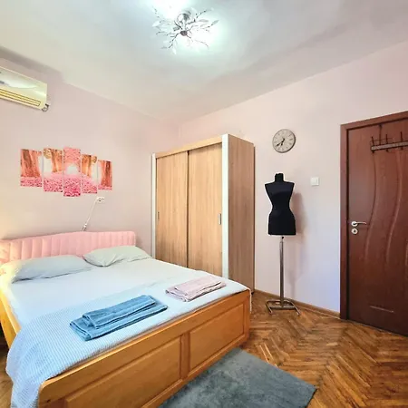 Apartment Nicky's - With Private Parking In Center Burgas