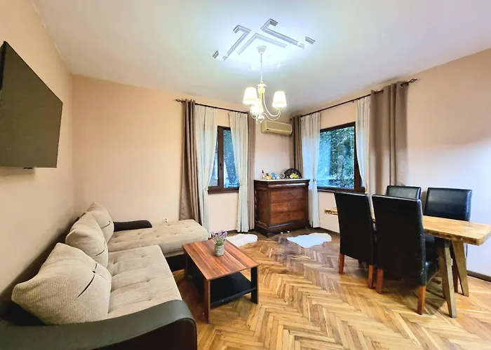 Nicky's - With Private Parking In Center